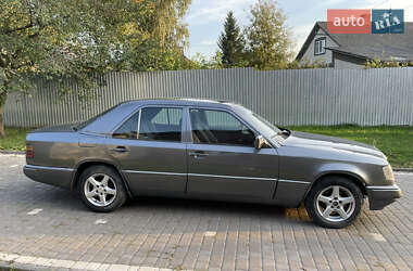 Седан Mercedes-Benz E-Class 1988 в 