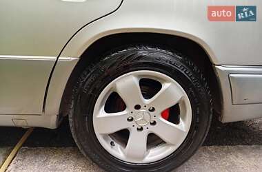 Седан Mercedes-Benz E-Class 1995 в 