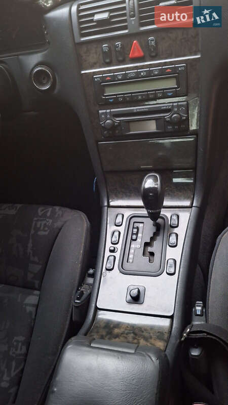 Седан Mercedes-Benz E-Class 1996 в Днепре