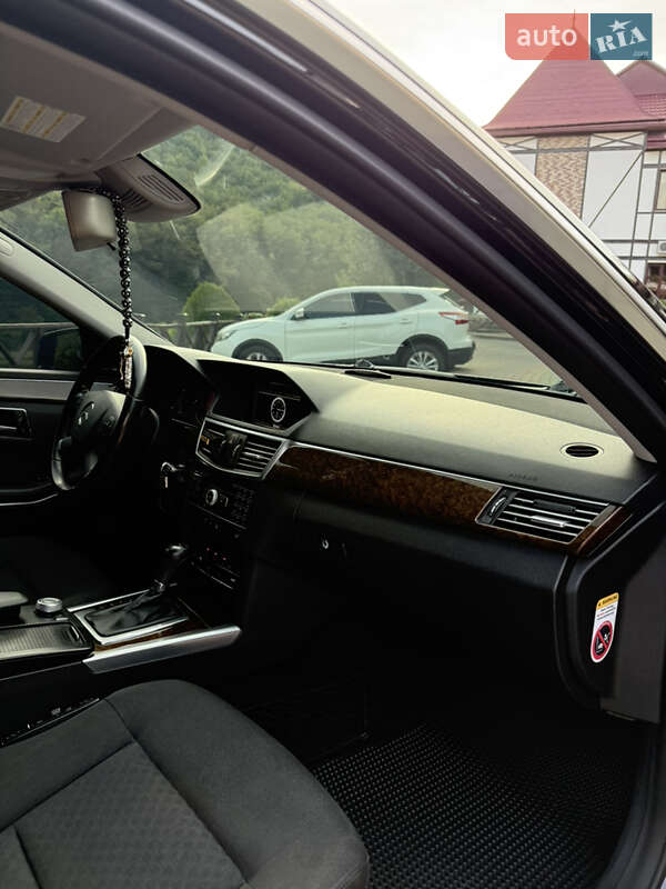 Седан Mercedes-Benz E-Class 2010 в Чернівцях фото 27 Седан Mercedes-Benz E-Class 2010 в Чернівцях