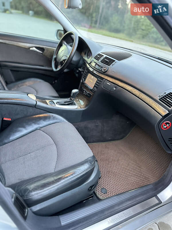 Седан Mercedes-Benz E-Class 2003 в Костополе