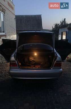 Седан Mercedes-Benz E-Class 2001 в 