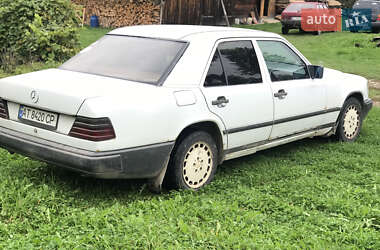 Седан Mercedes-Benz E-Class 1986 в 