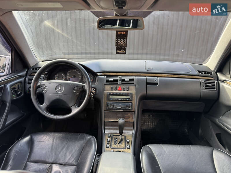 Седан Mercedes-Benz E-Class 2000 в Одессе