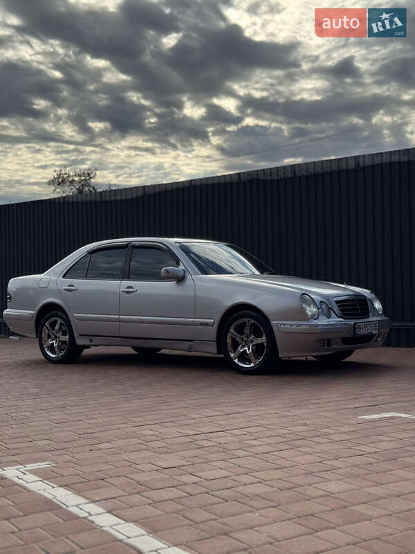 Седан Mercedes-Benz E-Class 2000 в Одессе