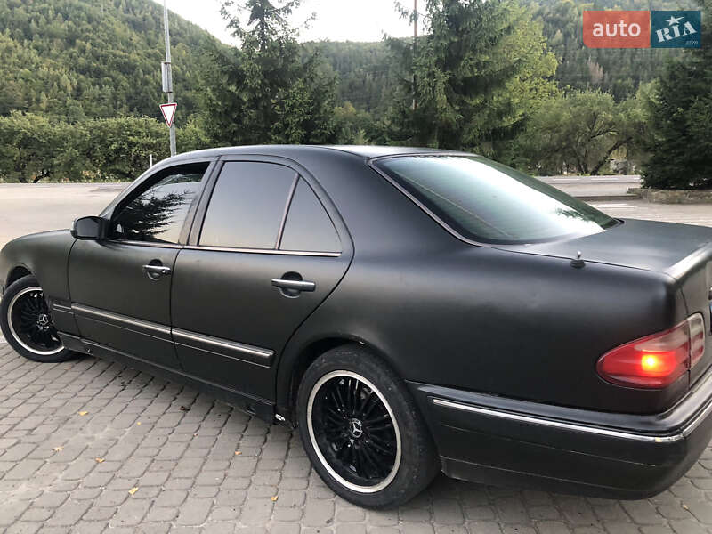 Седан Mercedes-Benz E-Class 2000 в Сколе
