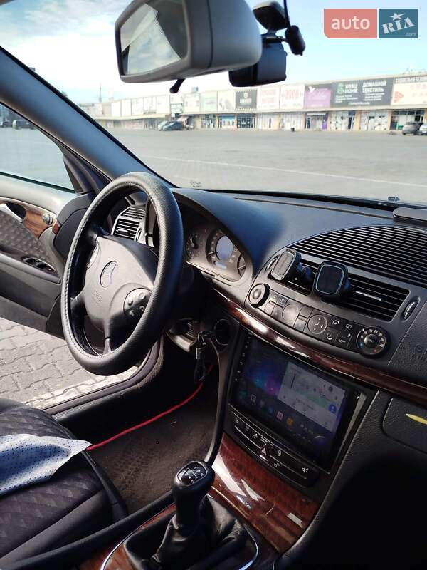 Седан Mercedes-Benz E-Class 2002 в Черновцах