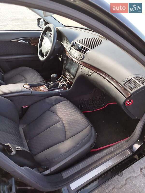 Седан Mercedes-Benz E-Class 2002 в Черновцах