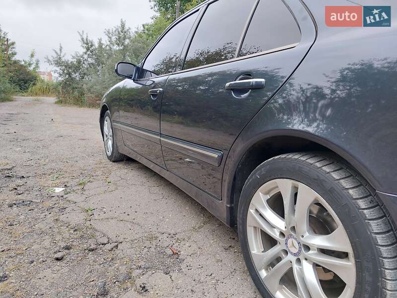 Седан Mercedes-Benz E-Class 2001 в Кицмани