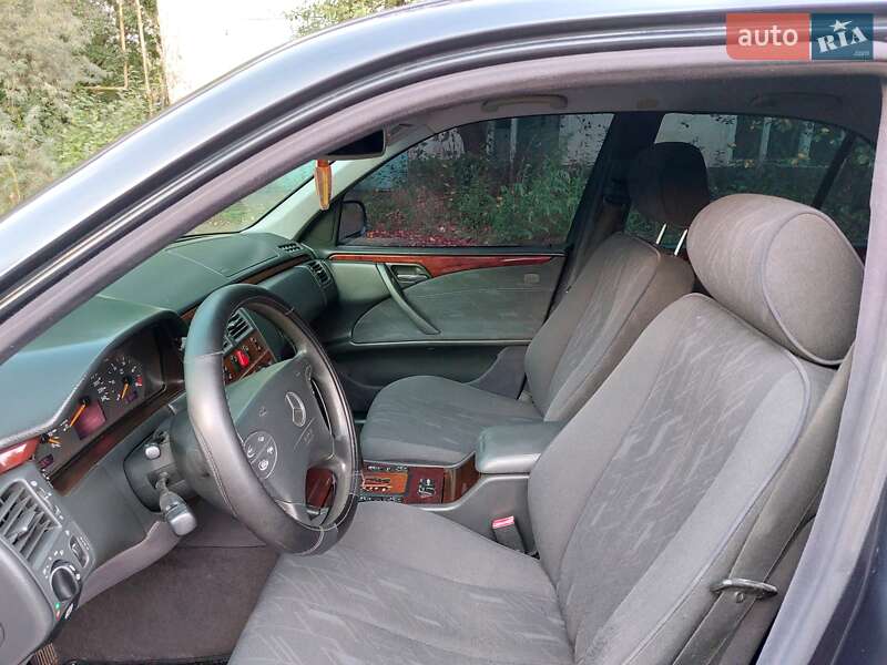 Седан Mercedes-Benz E-Class 2001 в Кицмани