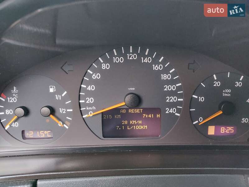 Седан Mercedes-Benz E-Class 2001 в Кицмани