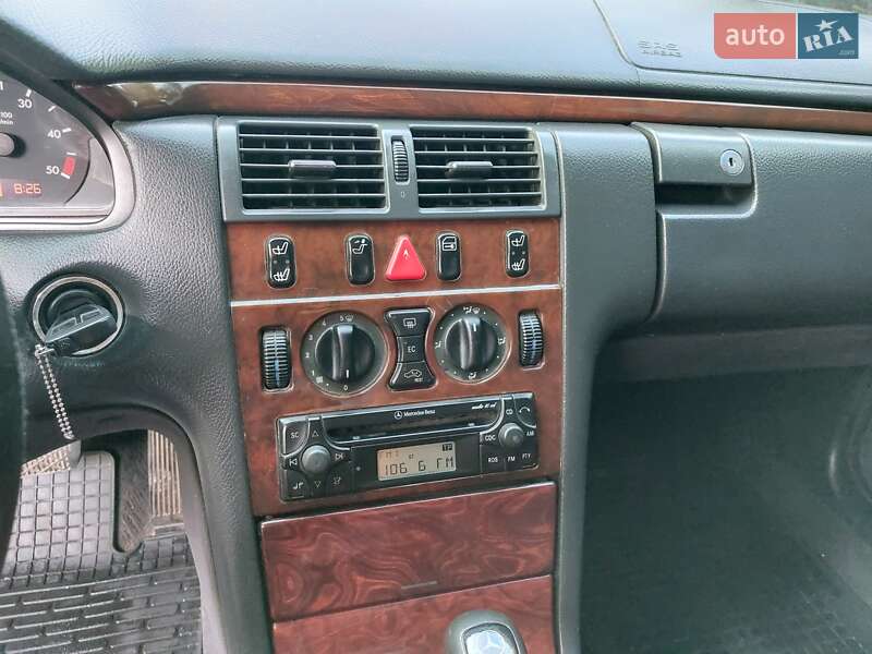 Седан Mercedes-Benz E-Class 2001 в Кицмани