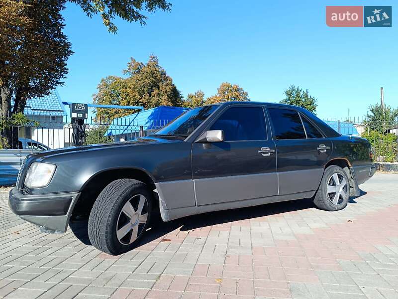 Седан Mercedes-Benz E-Class 1992 в Запоріжжі