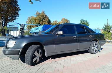 Седан Mercedes-Benz E-Class 1992 в 