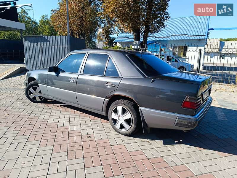 Седан Mercedes-Benz E-Class 1992 в Запоріжжі