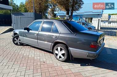 Седан Mercedes-Benz E-Class 1992 в 