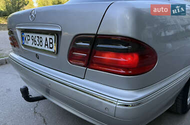 Седан Mercedes-Benz E-Class 2000 в 