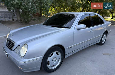 Седан Mercedes-Benz E-Class 2000 в 