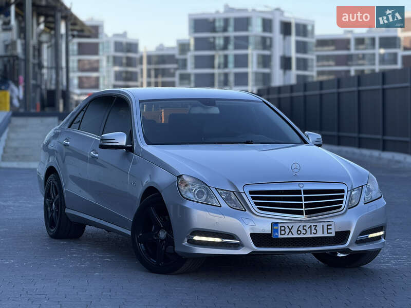 Седан Mercedes-Benz E-Class 2011 в Львове