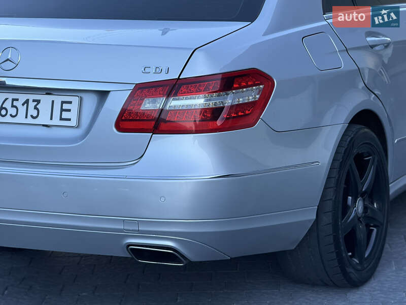 Седан Mercedes-Benz E-Class 2011 в Львове