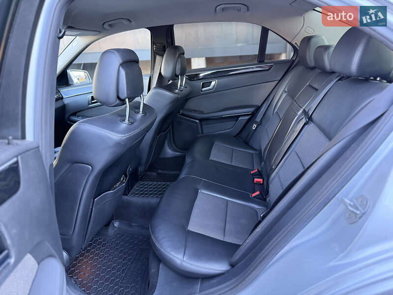 Седан Mercedes-Benz E-Class 2011 в Львове