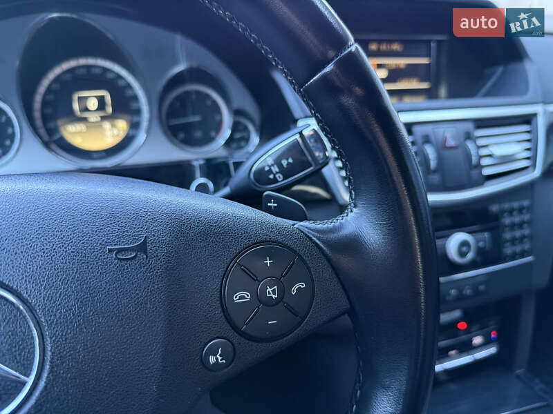 Седан Mercedes-Benz E-Class 2011 в Львове