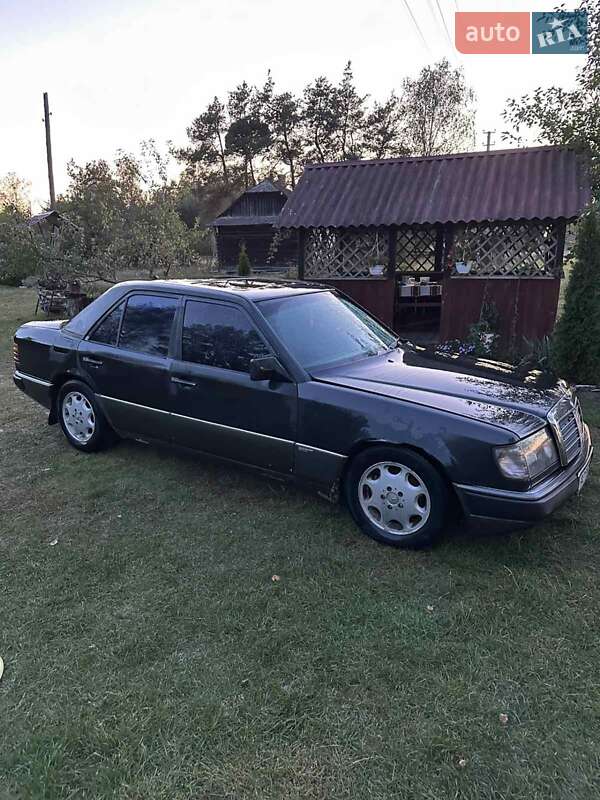 Седан Mercedes-Benz E-Class 1989 в Ратным