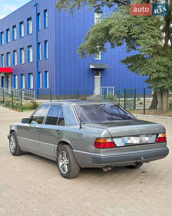 Седан Mercedes-Benz E-Class 1992 в Запоріжжі