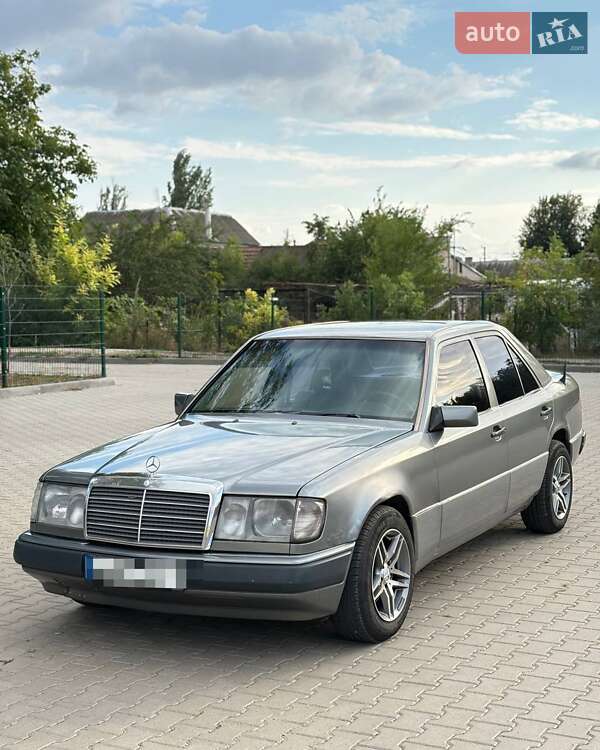 Седан Mercedes-Benz E-Class 1992 в Запоріжжі