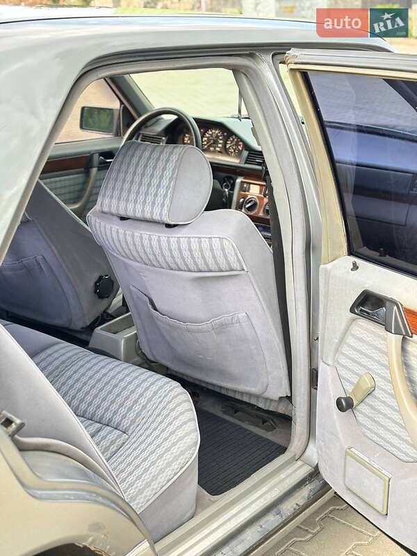 Седан Mercedes-Benz E-Class 1992 в Запоріжжі
