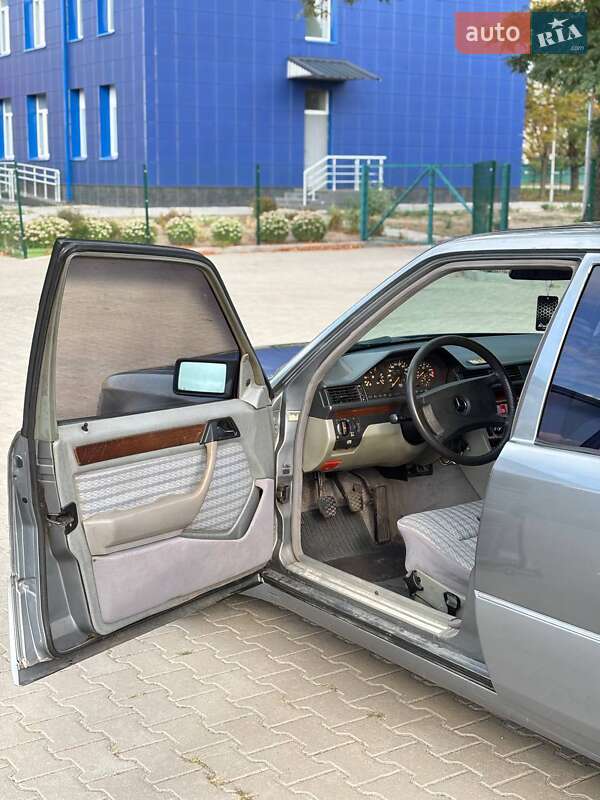 Седан Mercedes-Benz E-Class 1992 в Запоріжжі