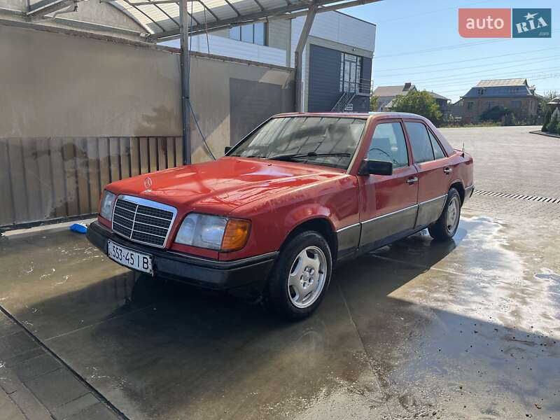 Mercedes-Benz E-Class 1988