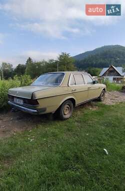 Седан Mercedes-Benz E-Class 1982 в Верховине