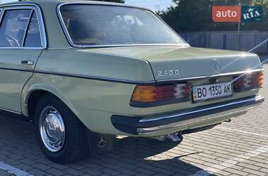 Седан Mercedes-Benz E-Class 1977 в 
