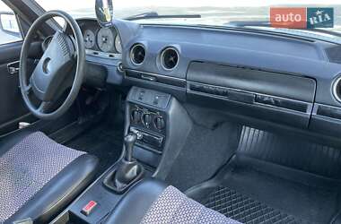 Седан Mercedes-Benz E-Class 1977 в 