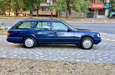 Универсал Mercedes-Benz E-Class 1987 в 