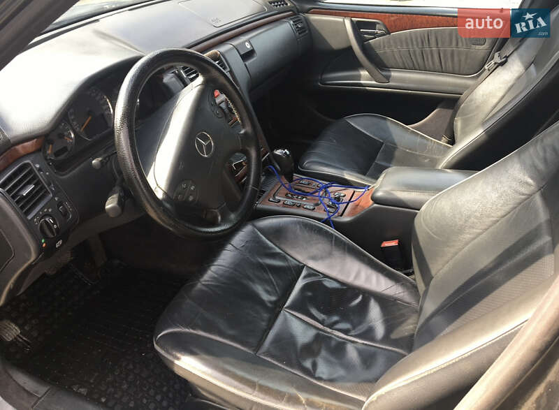 Седан Mercedes-Benz E-Class 2001 в Старом Самборе