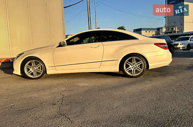 Купе Mercedes-Benz E-Class 2012 в 