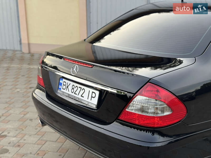 Седан Mercedes-Benz E-Class 2007 в Сарнах