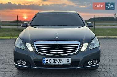Седан Mercedes-Benz E-Class 2011 в 