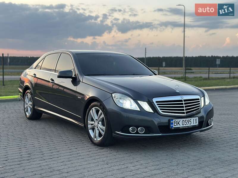 Седан Mercedes-Benz E-Class 2011 в 