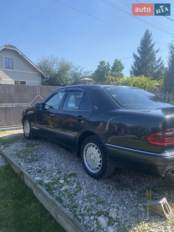 Седан Mercedes-Benz E-Class 1996 в Ивано-Франковске
