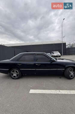 Седан Mercedes-Benz E-Class 1987 в 