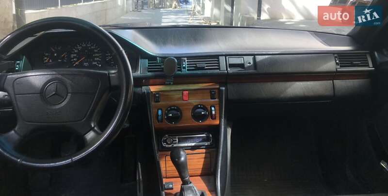 Седан Mercedes-Benz E-Class 1990 в Хмельницком