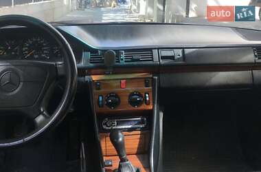 Седан Mercedes-Benz E-Class 1990 в 