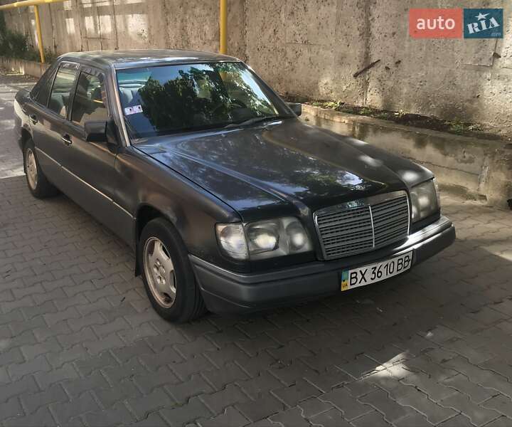Седан Mercedes-Benz E-Class 1990 в 