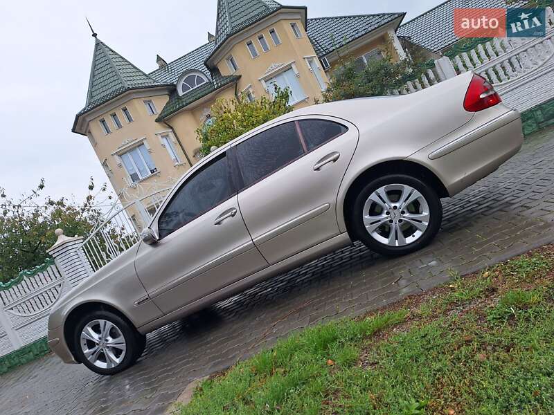 Седан Mercedes-Benz E-Class 2002 в Черновцах