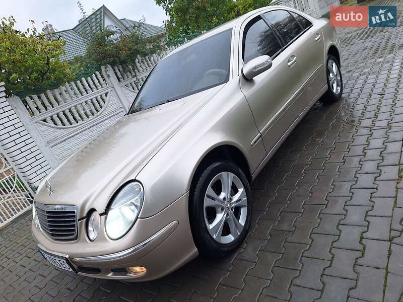 Седан Mercedes-Benz E-Class 2002 в Черновцах