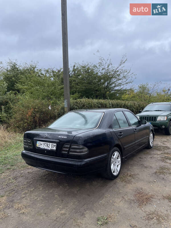 Седан Mercedes-Benz E-Class 2000 в Южном