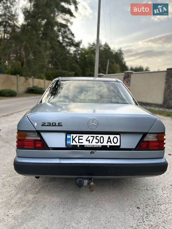 Седан Mercedes-Benz E-Class 1988 в Новомосковске